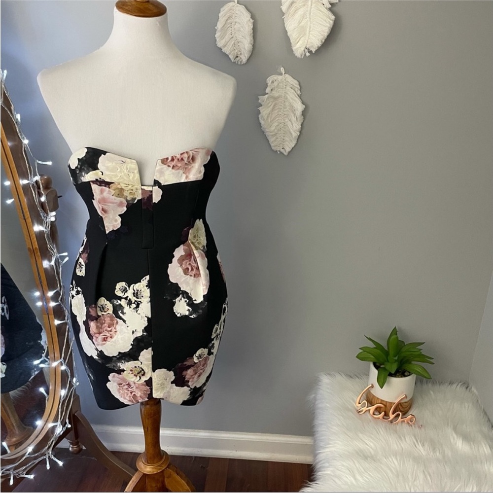 Keepsake Divide strapless floral dress - Picture 2 of 9